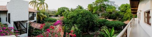 an aerial view of a garden with flowers and trees at Hotel Rancho Regis in Valledupar