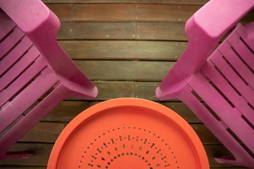 two pink forks and an orange plate on a table at Villas La Paillote Costa Rica in Puntarenas