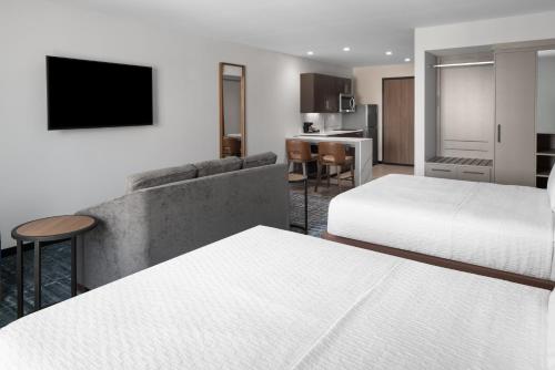 Postel nebo postele na pokoji v ubytování Homewood Suites By Hilton Charlotte Uptown First Ward