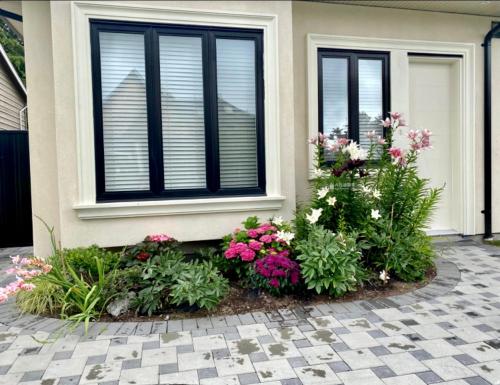 a bunch of flowers in front of a house at Richmond Sweet home in Richmond