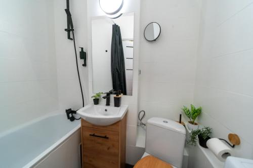 Vonios kambarys apgyvendinimo įstaigoje Metro Lux Home Apartment