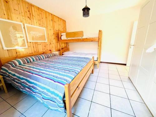 a bedroom with a bed and a bunk bed at Luminoso in centro paese in Carona