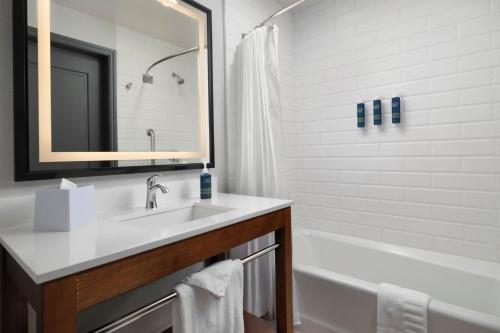 Four Points by Sheraton San Jose Downtown Image