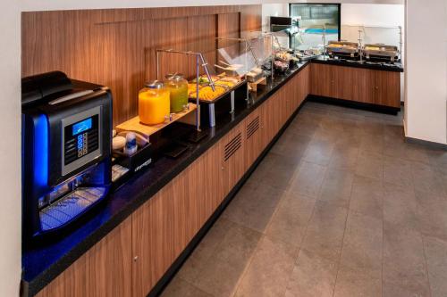 Kuchyň nebo kuchyňský kout v ubytování City Express by Marriott Chihuahua
