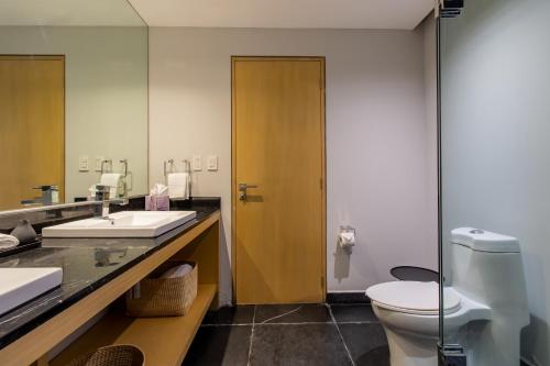 Et badeværelse på Capitalia Temistocles Polanco