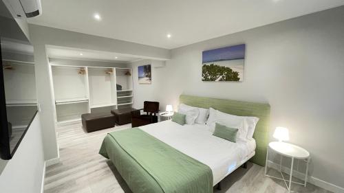 Postel nebo postele na pokoji v ubytování Cascais Historic Center Brand New Apartment