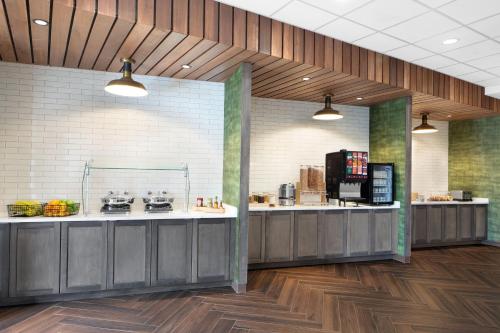 a restaurant with aasteryasteryasteryasteryasteryasteryasteryasteryasteryasteryasteryastery at Fairfield by Marriott Inn & Suites Whitsett Greensboro East in Whitsett