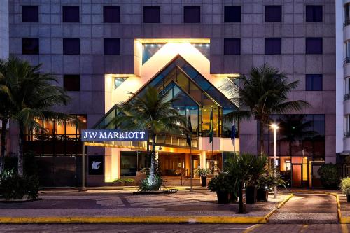 un edificio con una señal que lee mi marriot en JW Marriott Rio de Janeiro, en Río de Janeiro