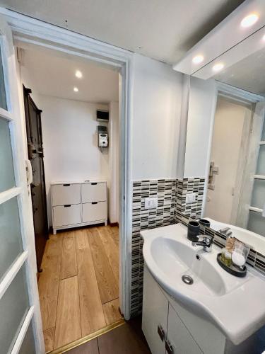 Cozy Apartment 3 km away from Duomo