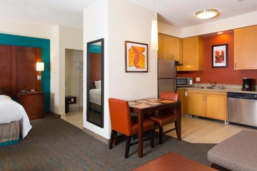 Residence Inn Kansas City Airport Image