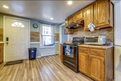 Η κουζίνα ή μικρή κουζίνα στο Comfortable home away from home