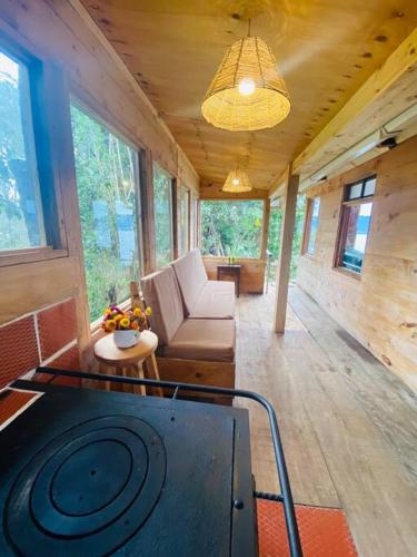 a living room of a tiny house with a couch at Cabaña en La Laguna de la Cocha in Pasto