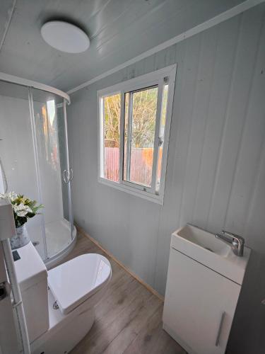 Koupelna v ubytování Beautiful 30m2 tiny home!