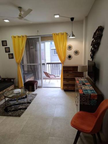 a living room with a couch and a table at Cozy Studio near Bhavali Dam in Igatpuri