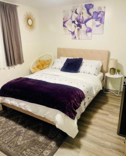 Un pat sau paturi într-o cameră la Premium Suite