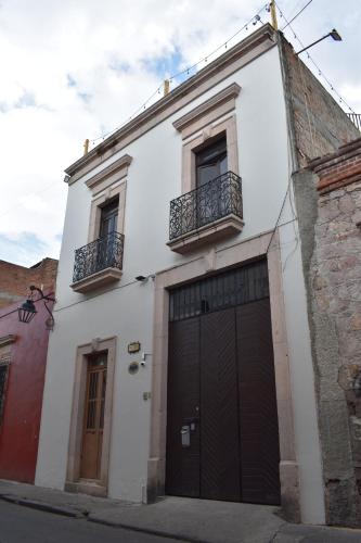 El edificio en el que está la casa de huéspedes