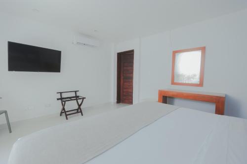 Katil atau katil-katil dalam bilik di Hotel San Luis Beach House By OxoHotel