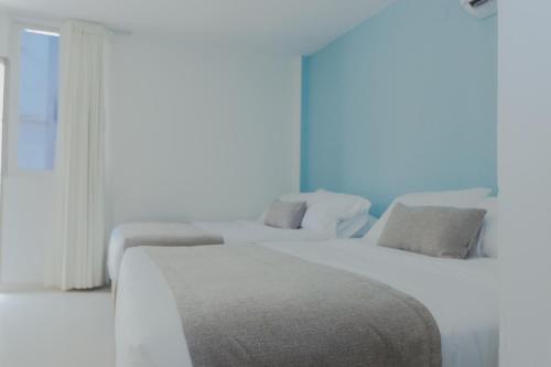 Katil atau katil-katil dalam bilik di Hotel San Luis Beach House By OxoHotel