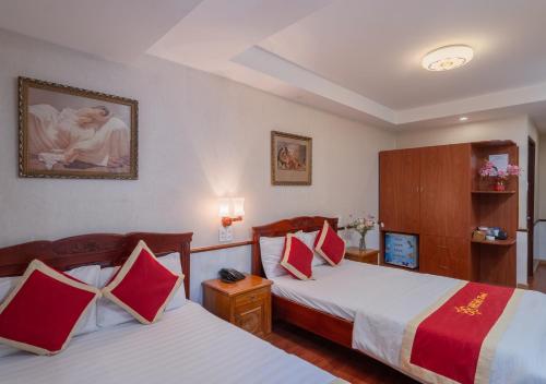 Katil atau katil-katil dalam bilik di Hotel Nhu Y 2