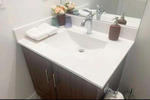 a bathroom with a white sink and a mirror at YAMA Luxury Condo 2B2B FreeParking in Markham