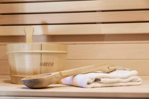 a wooden spoon and towel next to a cup at Tremblant chalet O-Spa in Lac-Superieur