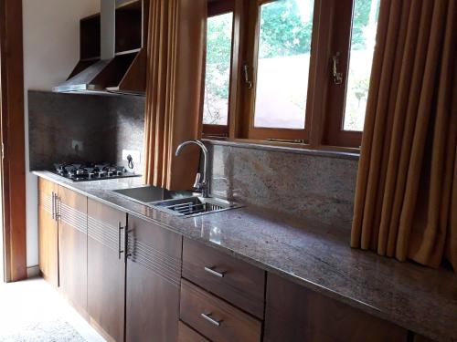 Kuchyň nebo kuchyňský kout v ubytování Luxury Villa with BB Free WI-FI