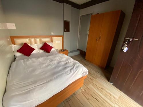 Kép Hotel KJS Inn szállásáról Bahāsi városában a galériában