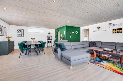 Cozy And Spacious Townhouse In Aarsにあるシーティングエリア