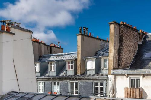 Rare, center, luxury apartment with roof view