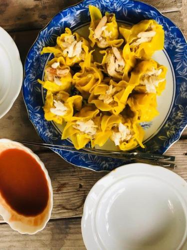 Đồ ăn tại/gần nhà khách