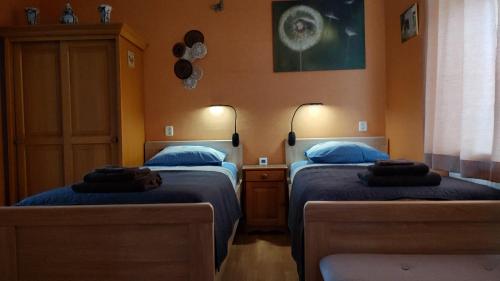 Ένα ή περισσότερα κρεβάτια σε δωμάτιο στο b&b de Vlinder