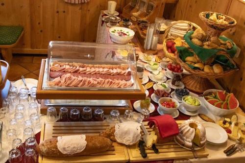 ゲストハウスの敷地内または近くでの食事または食べ物