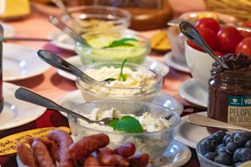 ゲストハウスの敷地内または近くでの食事または食べ物