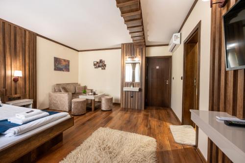 A television and/or entertainment centre at Beluga Guest House
