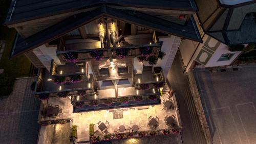 an overhead view of a restaurant with tables and chairs at Sottovento Luxury Hospitality in Bormio