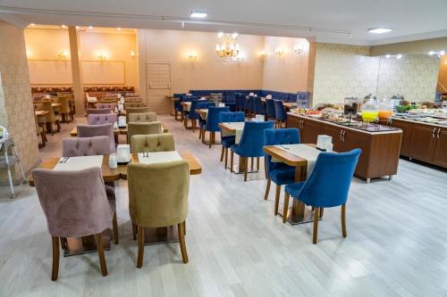 Grand Hamit Hotelにあるレストランまたは飲食店