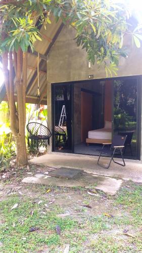 Κήπος έξω από το Cashewnut Tree Resort