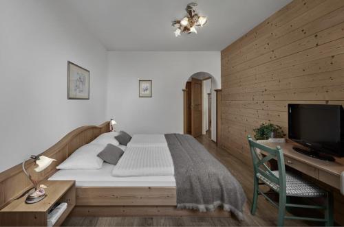 Postel nebo postele na pokoji v ubytování Lisi Family Hotel