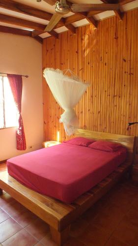 a bedroom with a large bed in a room at Cabinas Caribe Luna in Cahuita