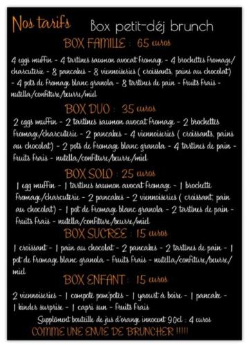 un menu de tableau noir avec écriture blanche dans l'établissement appartement tiago, au Tréport