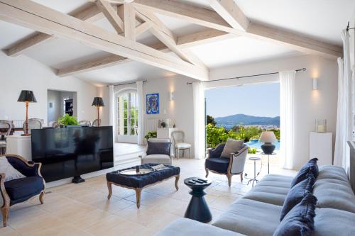 a living room with a large flat screen tv at Golfvilla Riviera in Grimaud