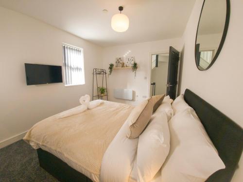 Principality Suites - Two Bed Apartment by Property Promise photo 14