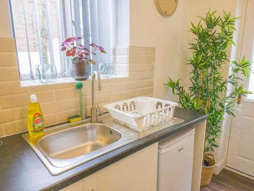 Principality Suites - Two Bed Apartment by Property Promise photo 4