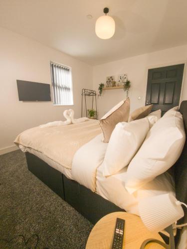 Principality Suites - Two Bed Apartment by Property Promise photo 16