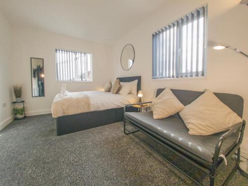 Principality Suites - Two Bed Apartment by Property Promise photo 33