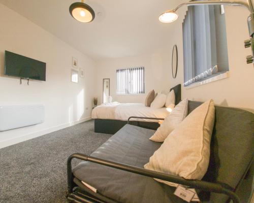 Principality Suites - Two Bed Apartment by Property Promise photo 32