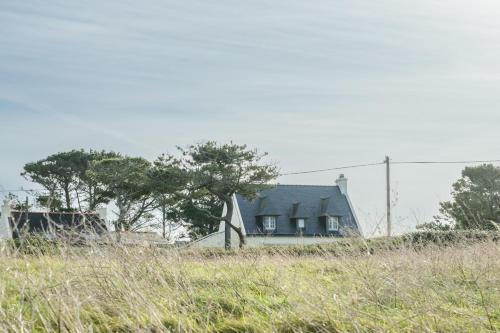 a house sitting on top of a field at STERENN VOR - Appartement vue mer in Lampaul-Plouarzel