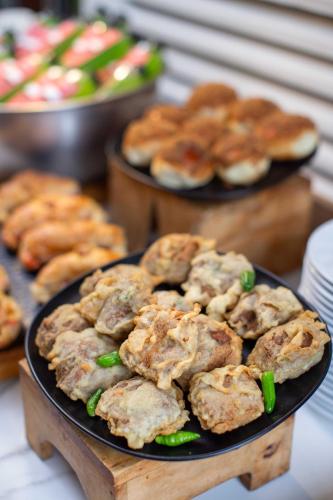 ホテルの敷地内または近くでの食事または食べ物