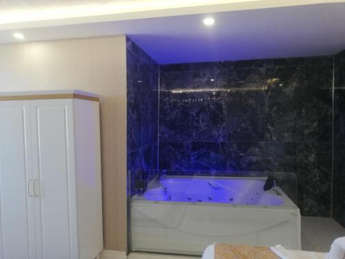 a bathroom with a tub with a purple ceiling at Bulut Royal Otel 