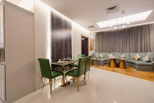 Ruang duduk di Wahaj Hotel Apartments 2